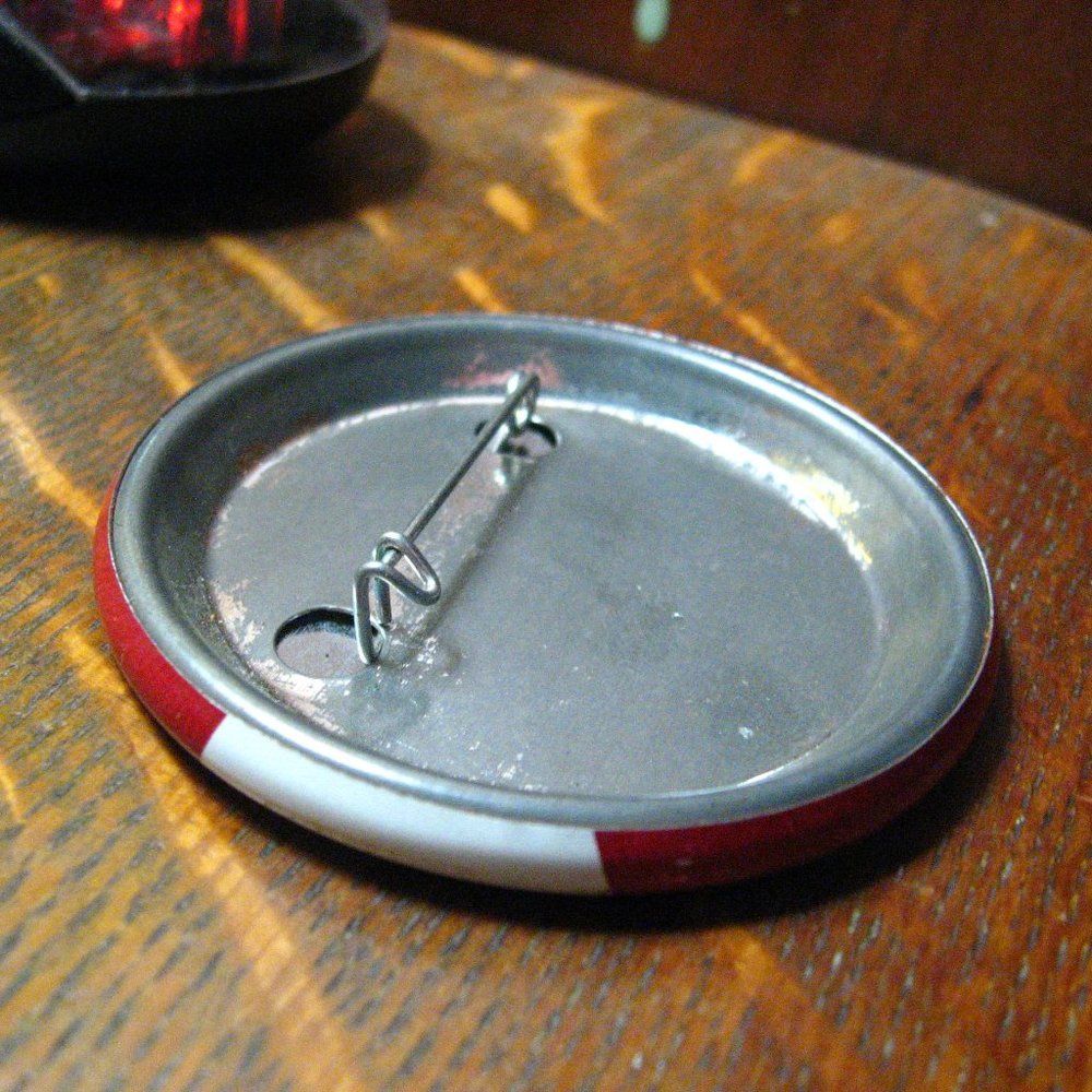 🚬 Winston Racing Vintage Lapel Pin - Picture 3 of 4